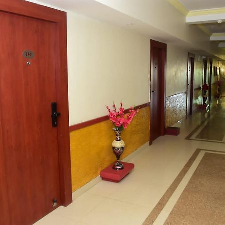 Hotel Shiv International Bhachau Buitenkant foto