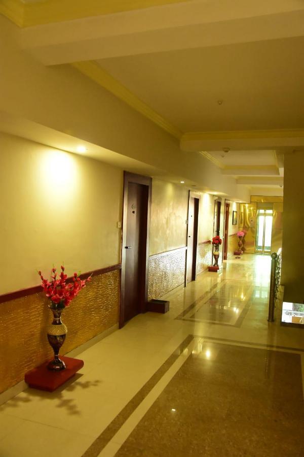 Hotel Shiv International Bhachau Buitenkant foto