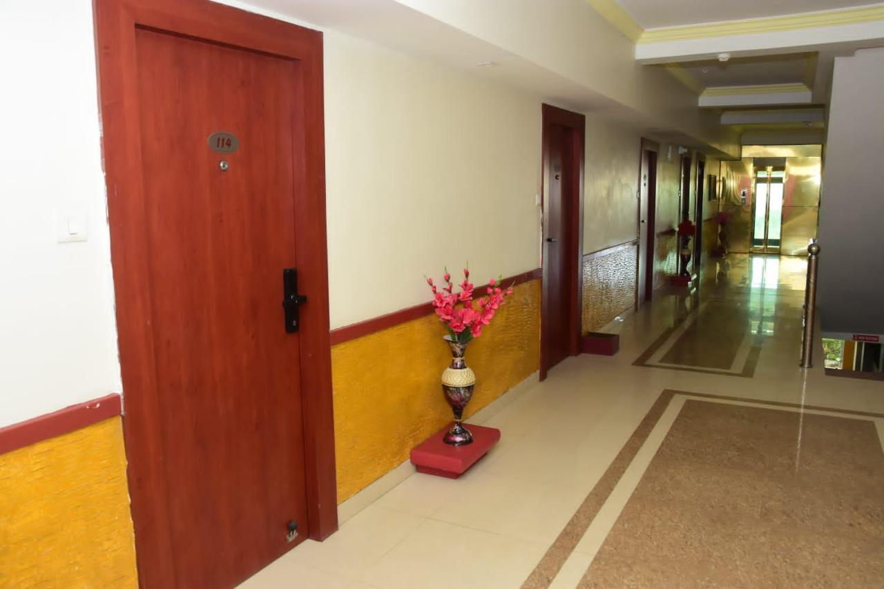 Hotel Shiv International Bhachau Buitenkant foto