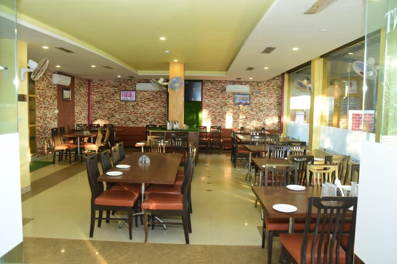 Hotel Shiv International Bhachau Buitenkant foto