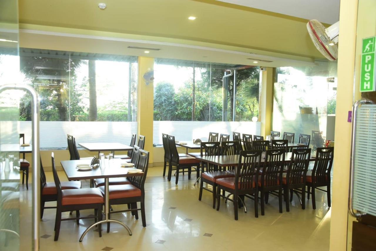 Hotel Shiv International Bhachau Buitenkant foto