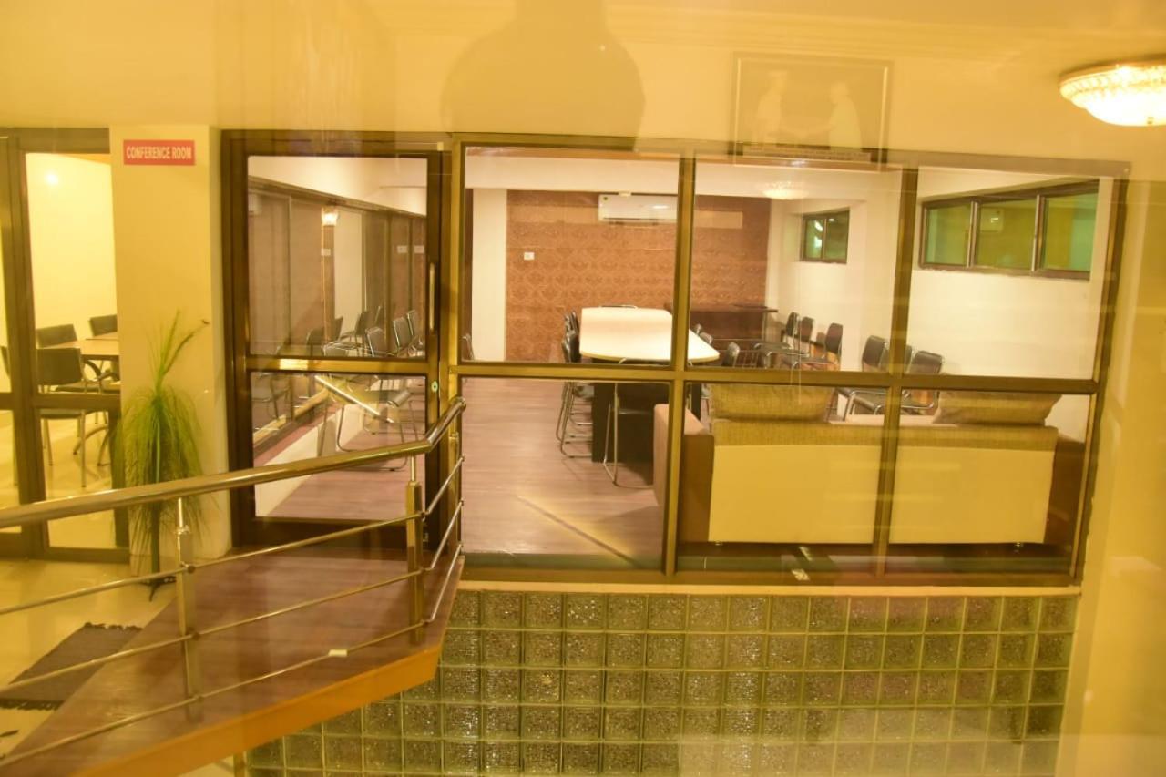 Hotel Shiv International Bhachau Buitenkant foto