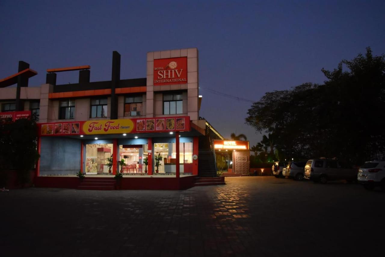 Hotel Shiv International Bhachau Buitenkant foto