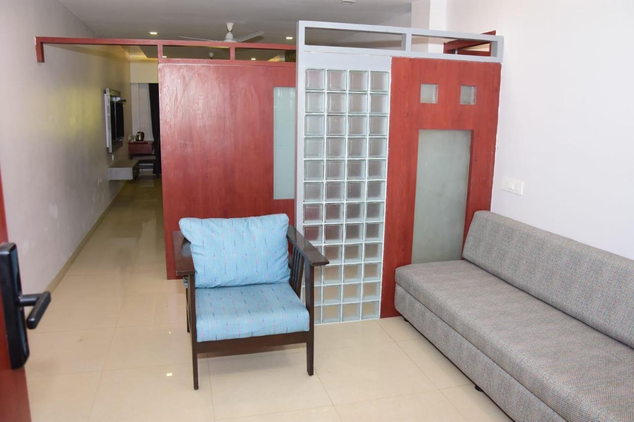 Hotel Shiv International Bhachau Buitenkant foto