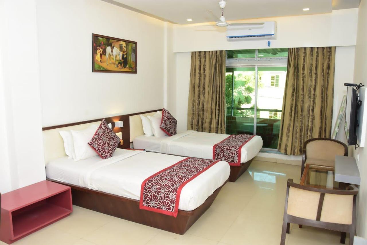 Hotel Shiv International Bhachau Buitenkant foto