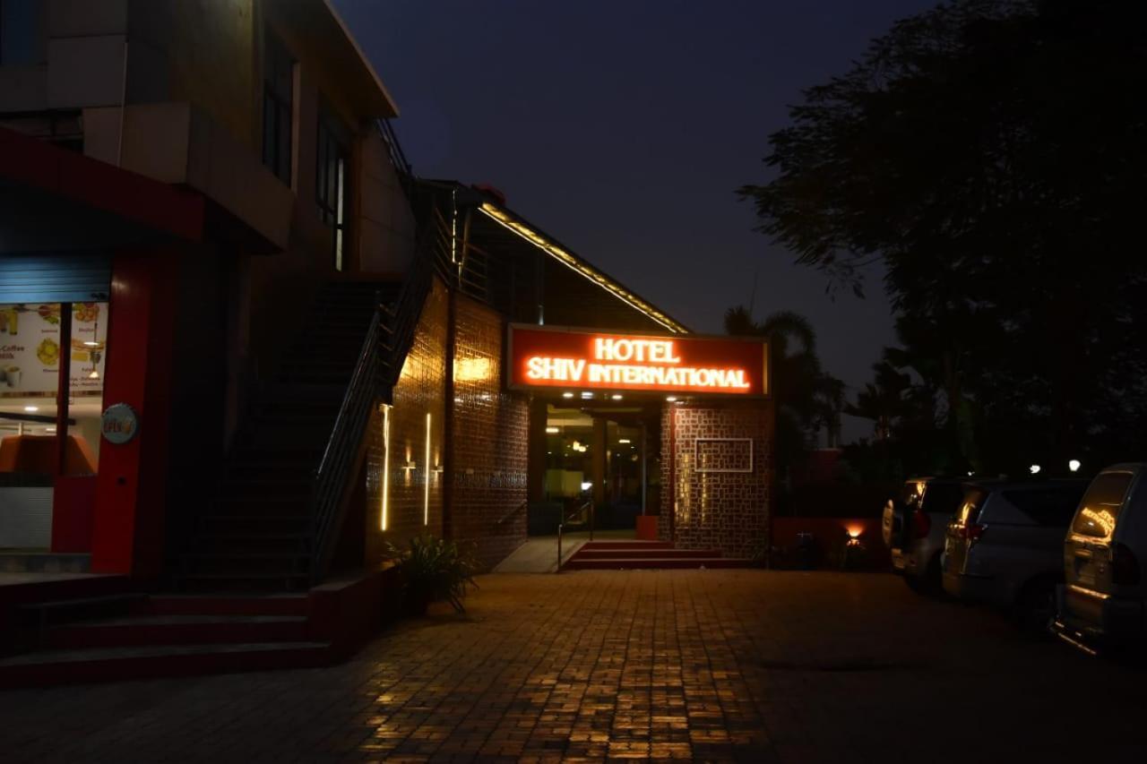 Hotel Shiv International Bhachau Buitenkant foto