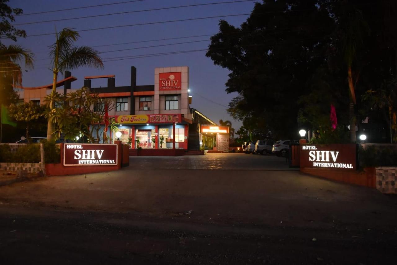 Hotel Shiv International Bhachau Buitenkant foto